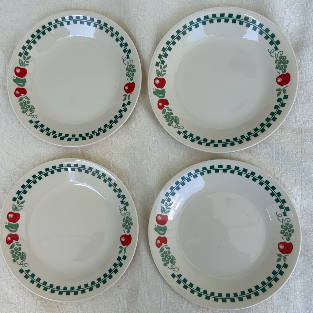 Corelle Farm Fresh Apple print 6.75 set of 4 dessert/salad/bread plates dishes